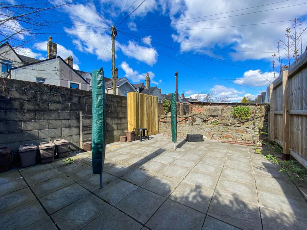 1 bedroom apartment to rent RoomsLocal image