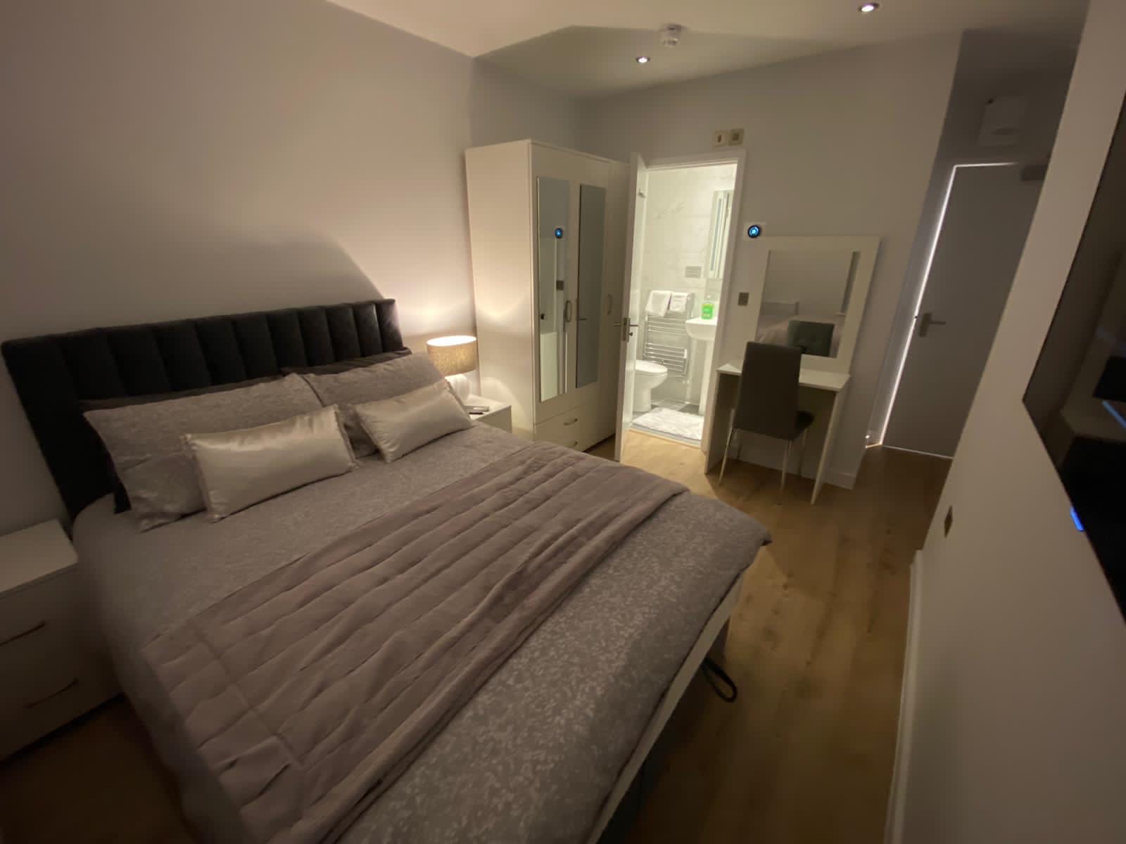  RoomsLocal image