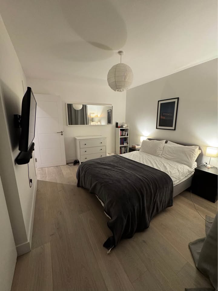 2 bed 2 bath Private room for rent RoomsLocal image