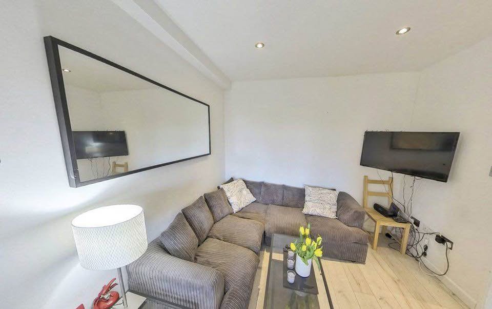 2 bed 2 bath Private room for rent RoomsLocal image