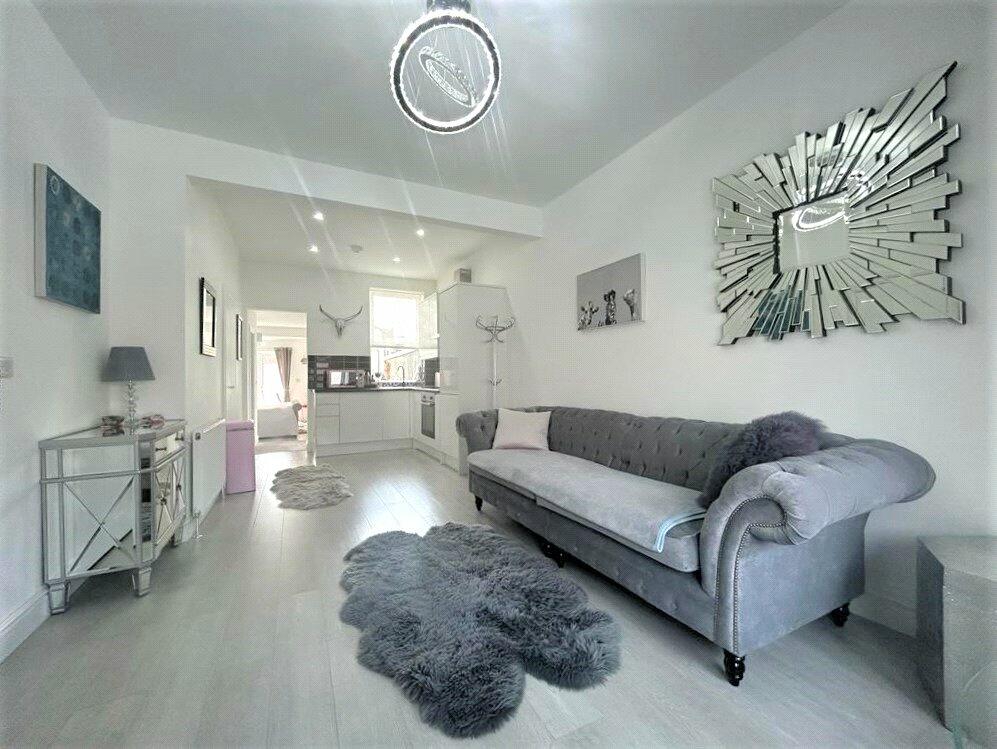 Cozy studio one bedroom flat image
