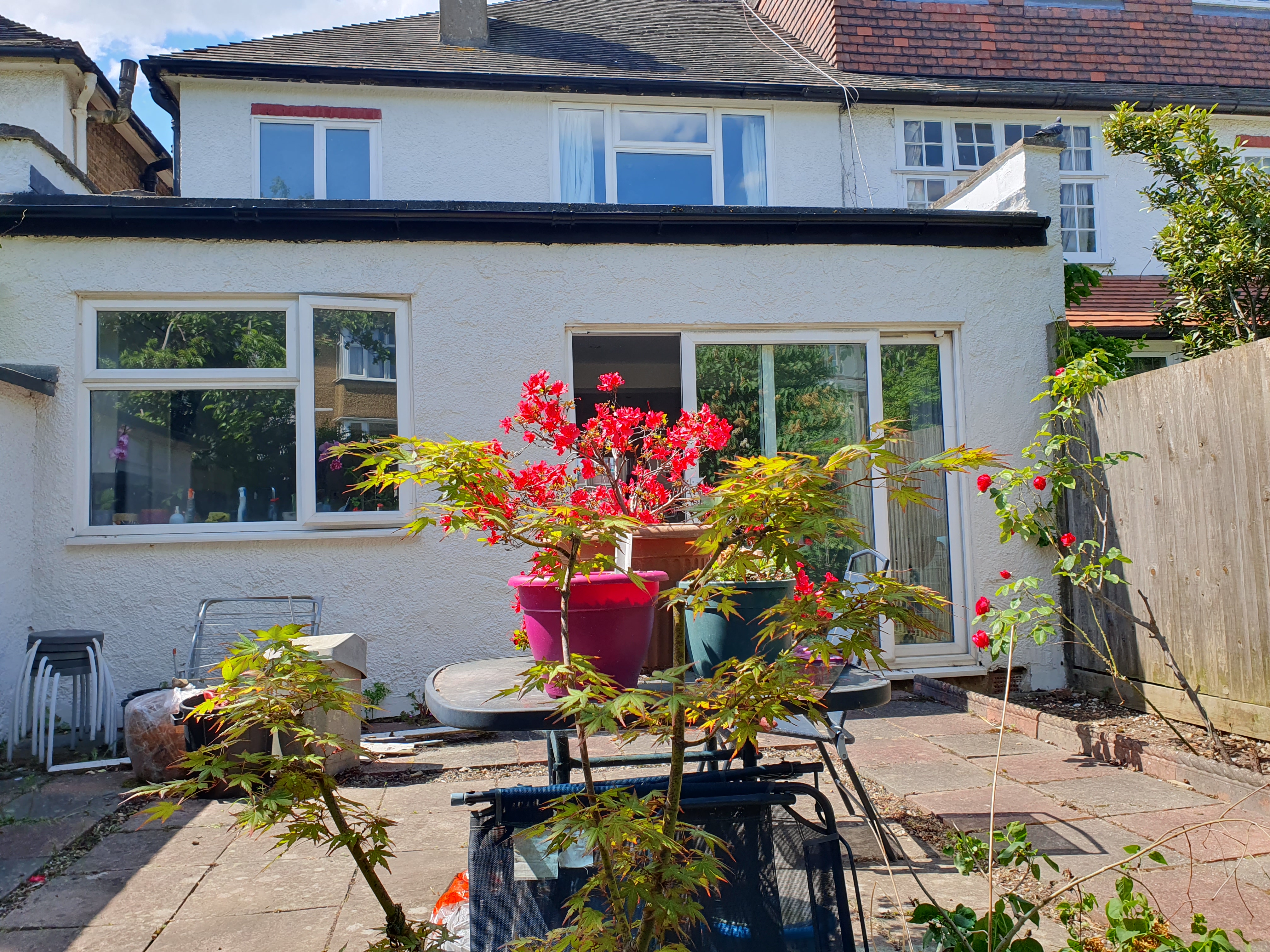 Modern, very specious,clean house sharing in a  very sought after area RoomsLocal image