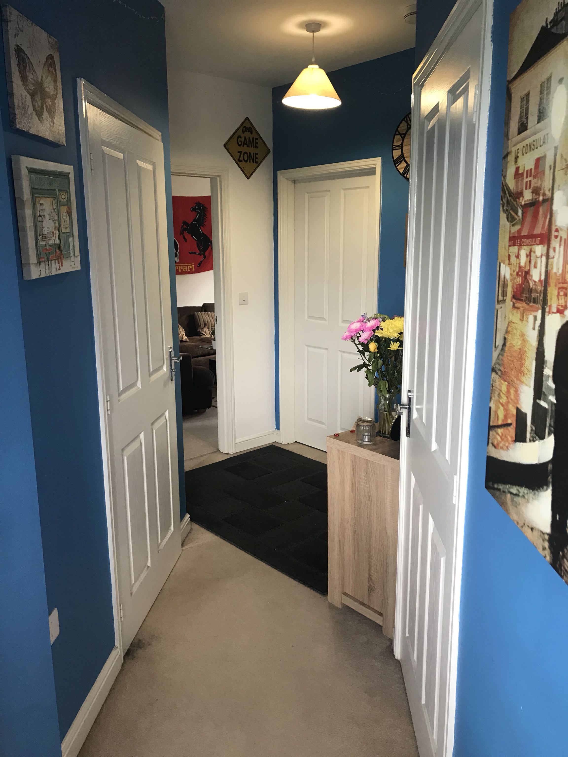 Double Room To Rent In Flat Shared Living  RoomsLocal image