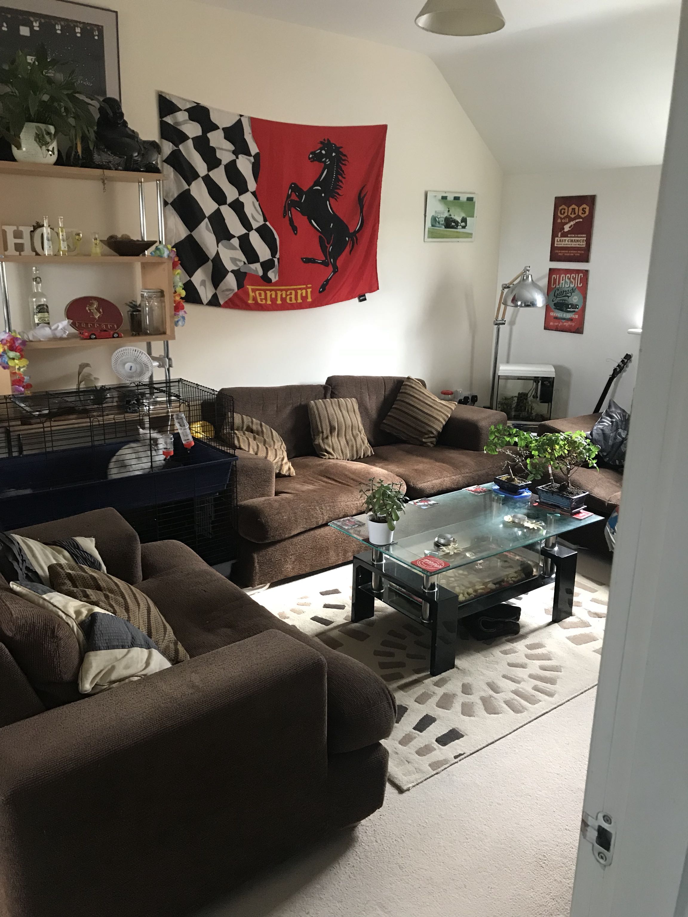 Double Room To Rent In Flat Shared Living  RoomsLocal image