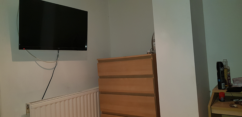 Double room close to Leeds town centre! RoomsLocal image