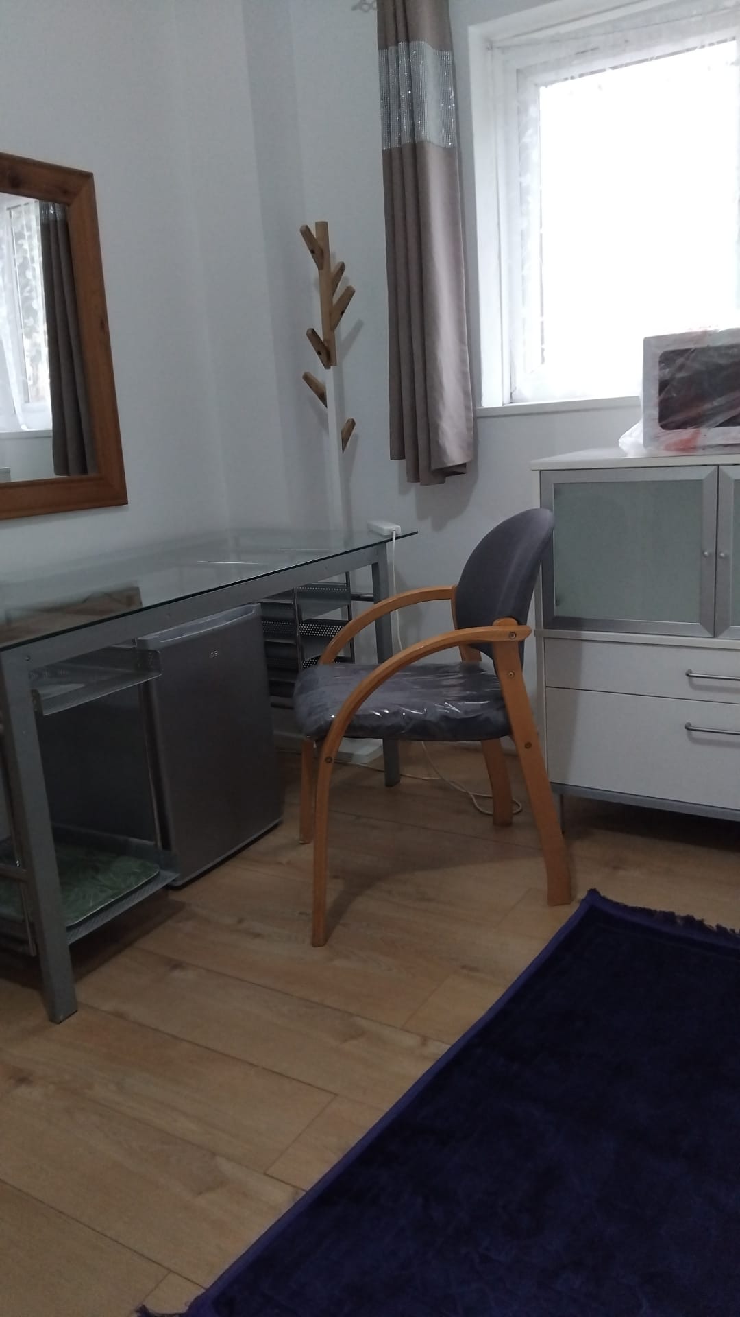 Outstanding Spacious Room in Canning Town RoomsLocal image