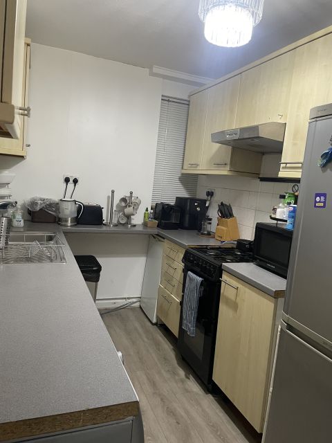 1 room in London, KT3 3EH RoomsLocal image