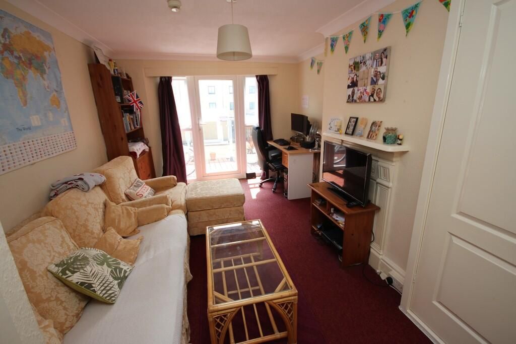 1 room in Bournemouth, BH6 3PZ