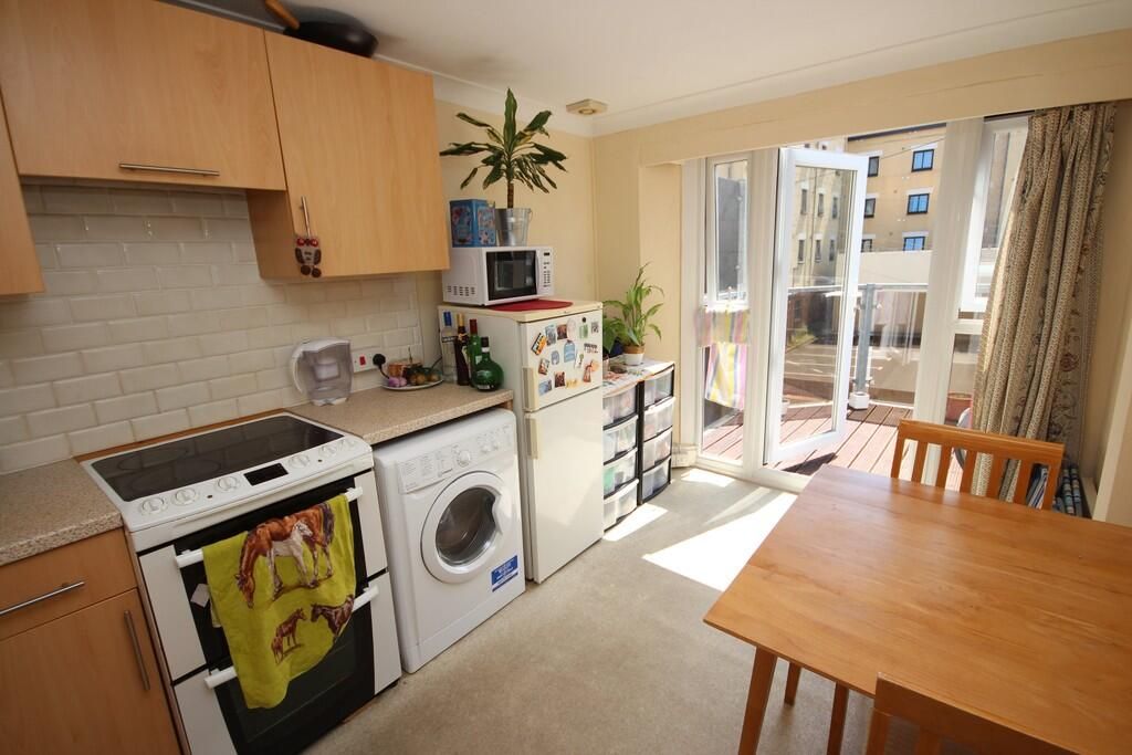 NICE ONE BEDROOM FLAT IN BOURNEMOUTH RoomsLocal image