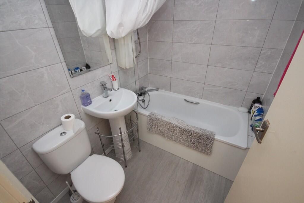 NICE ONE BEDROOM FLAT IN BOURNEMOUTH RoomsLocal image