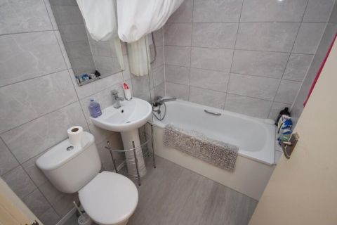 NICE ONE BEDROOM FLAT IN BOURNEMOUTH RoomsLocal image