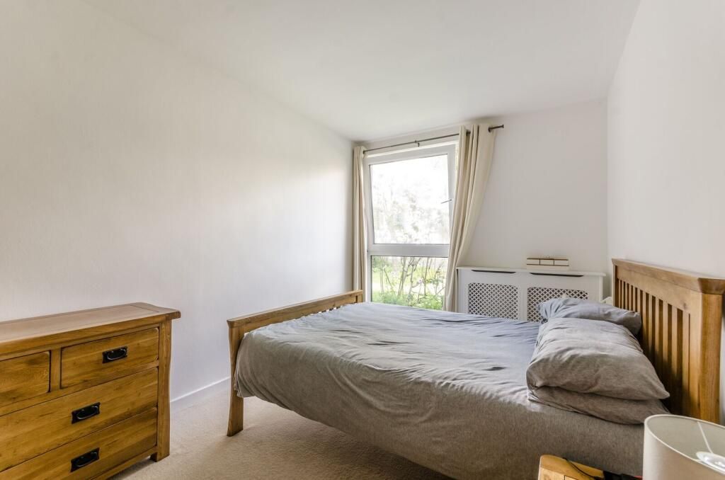 GROUND ONE BEDROOM FLAT IN ISLINGTON, London RoomsLocal image