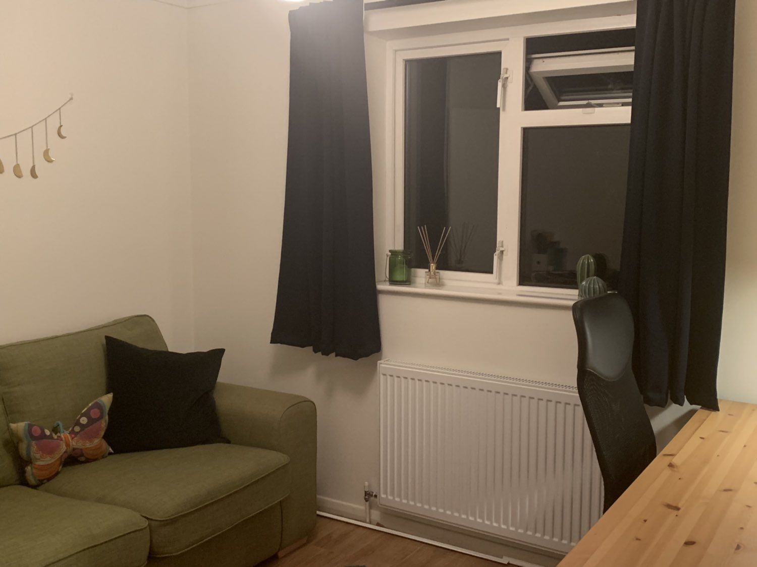 Spacious Single Room In Cosy Cottage RoomsLocal image