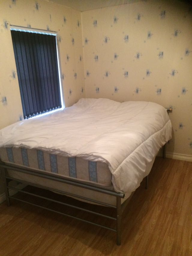 Two Bedrooms Available Shared House RoomsLocal image
