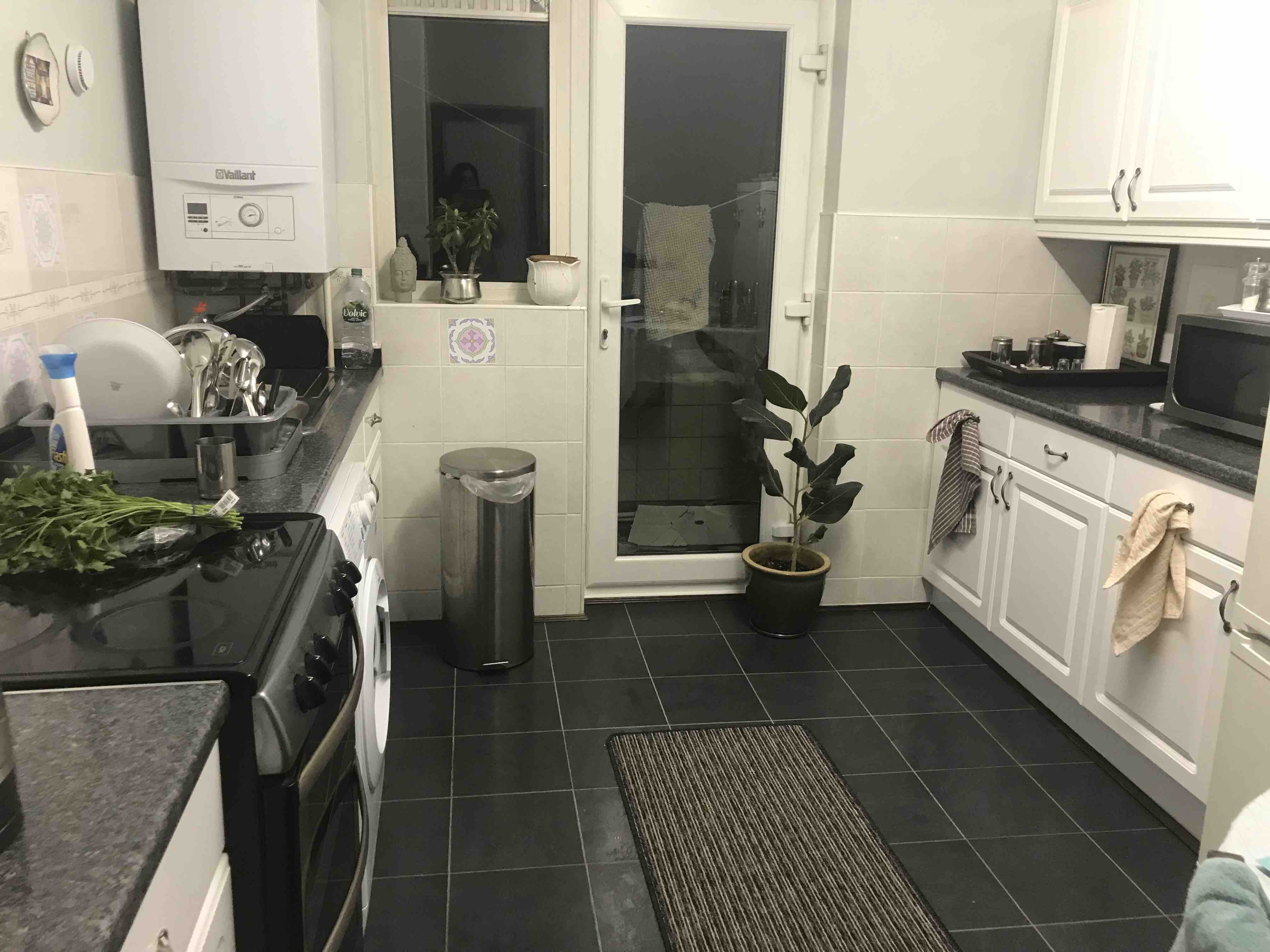 1 room in Hayes, UB35LA RoomsLocal image