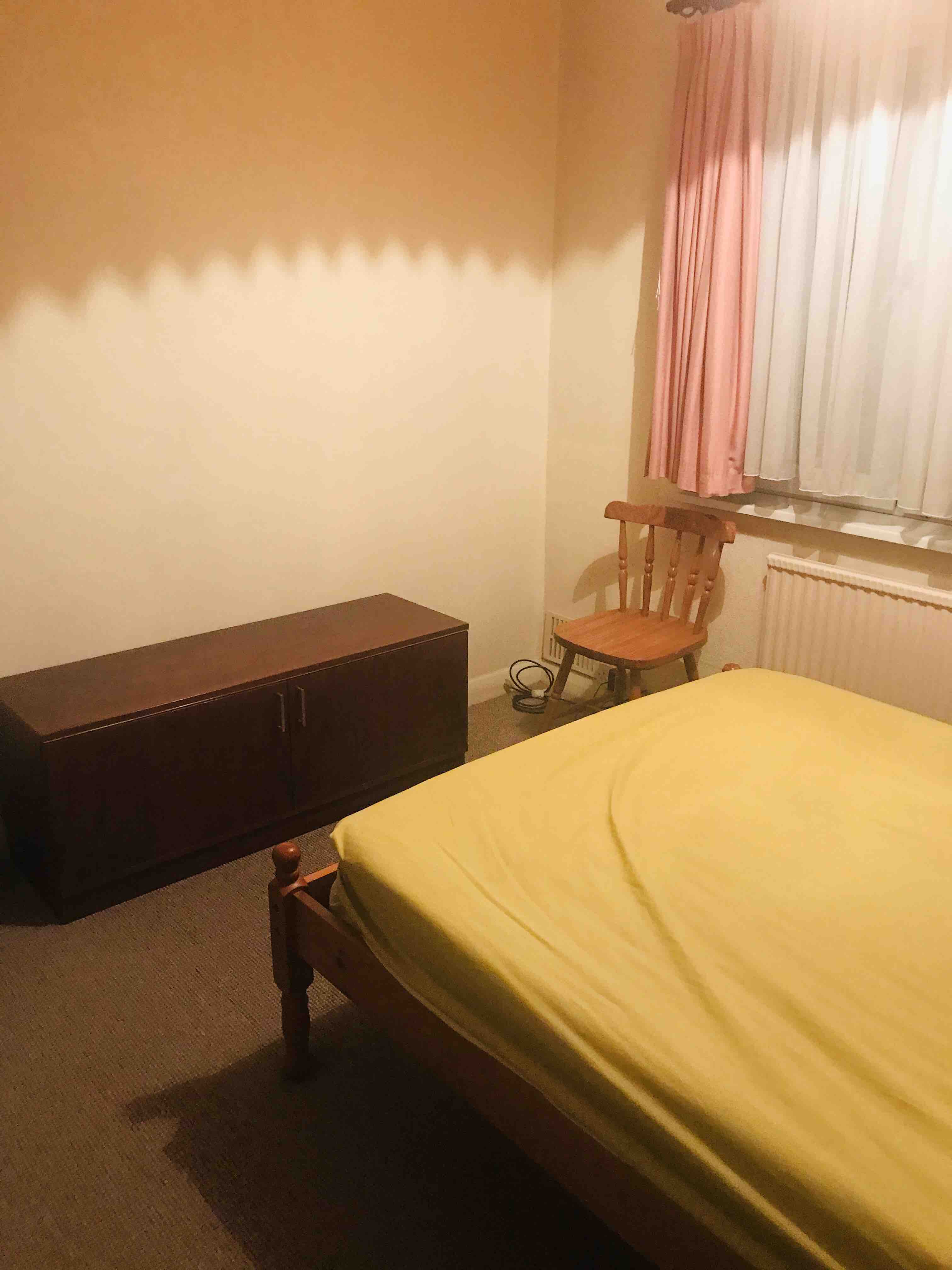 1 room in Hayes, UB35LA RoomsLocal image