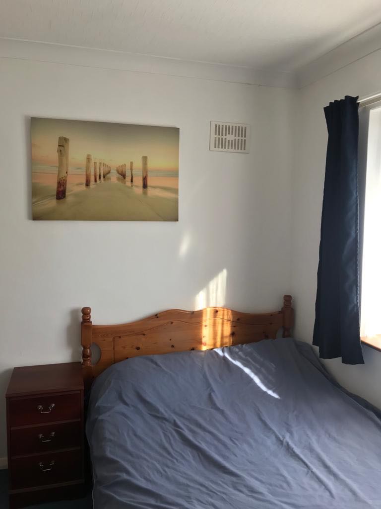 Spacious Double Room With Extra Storage! RoomsLocal image