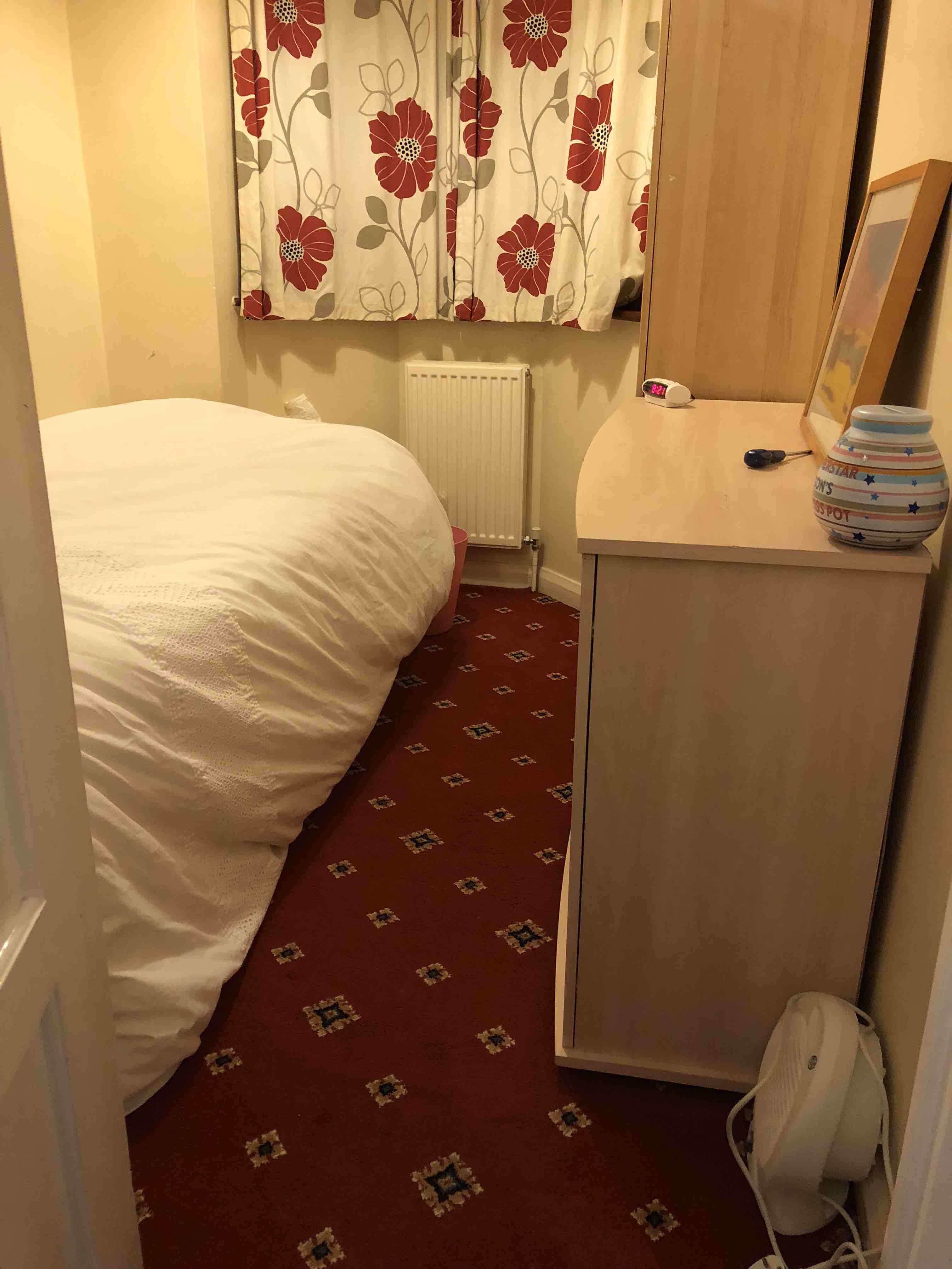 Double room to rent, London RoomsLocal image