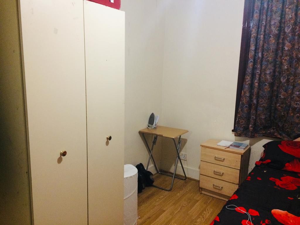 Double Bedroom For Rent, London RoomsLocal image