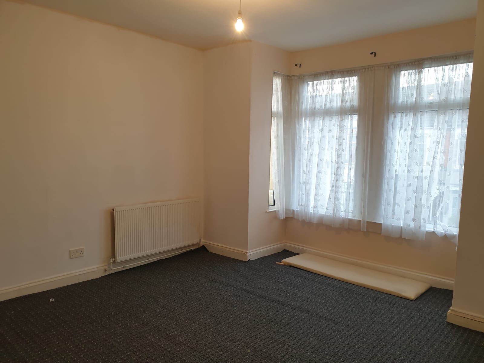 Master Bedroom For Rent