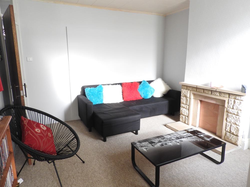 2 Rooms Availble In Bath RoomsLocal image