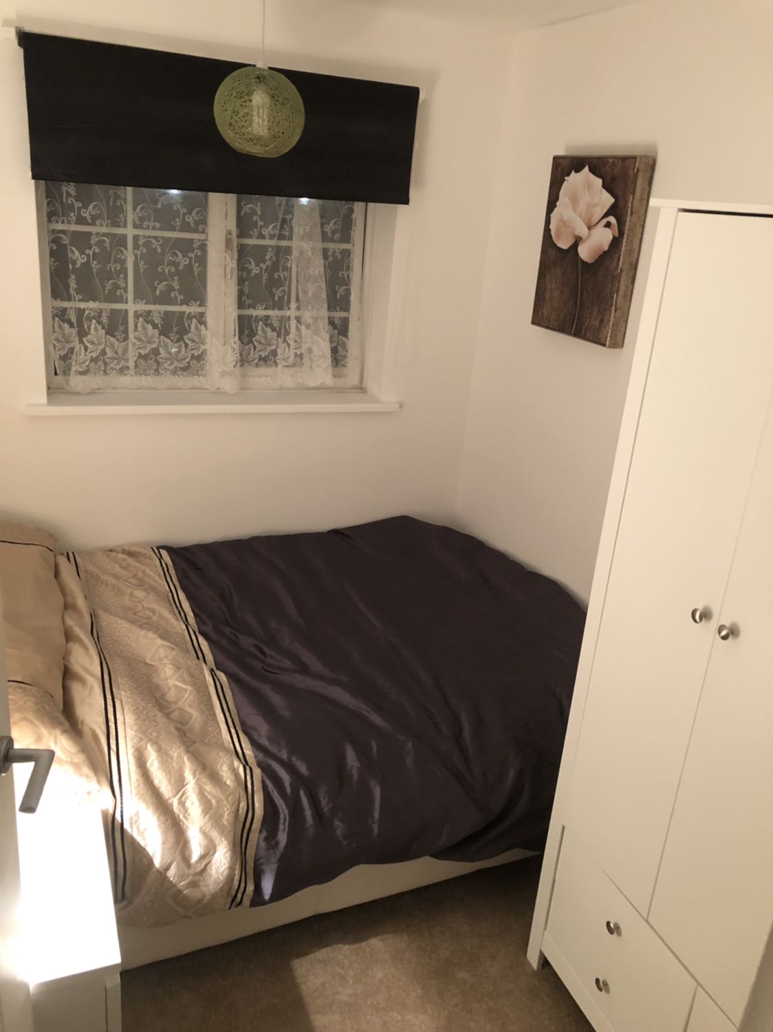 Single And Double Rooms For Rent  RoomsLocal image