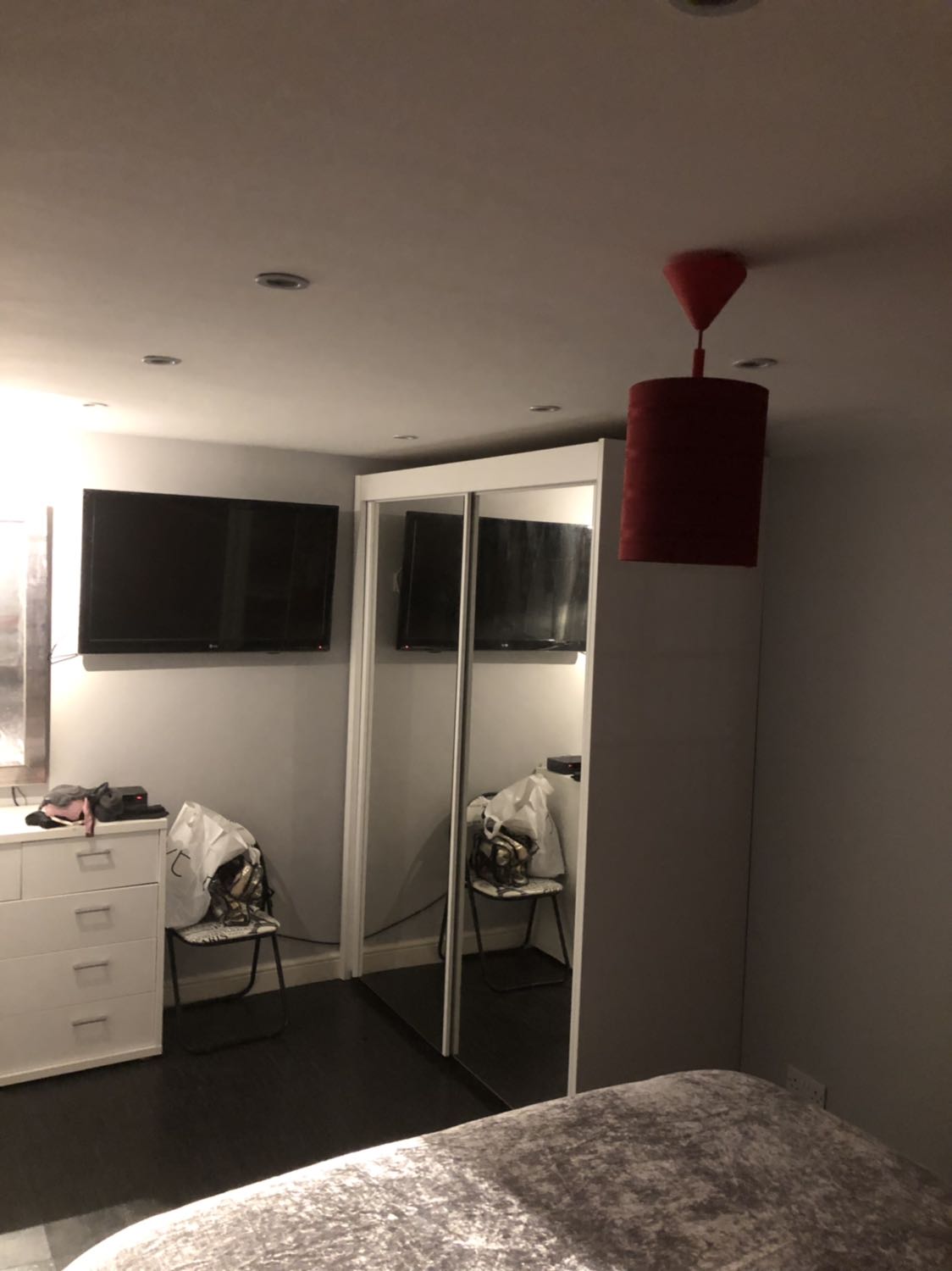 Single And Double Rooms For Rent  RoomsLocal image