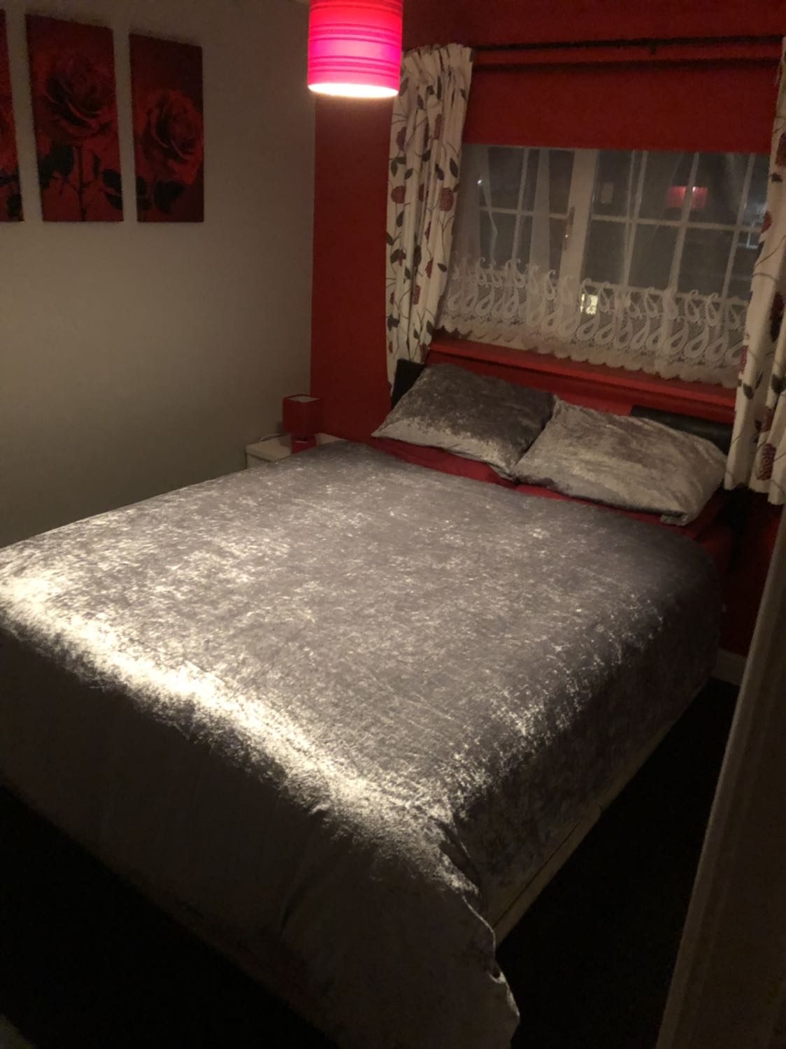 Single And Double Rooms For Rent  RoomsLocal image