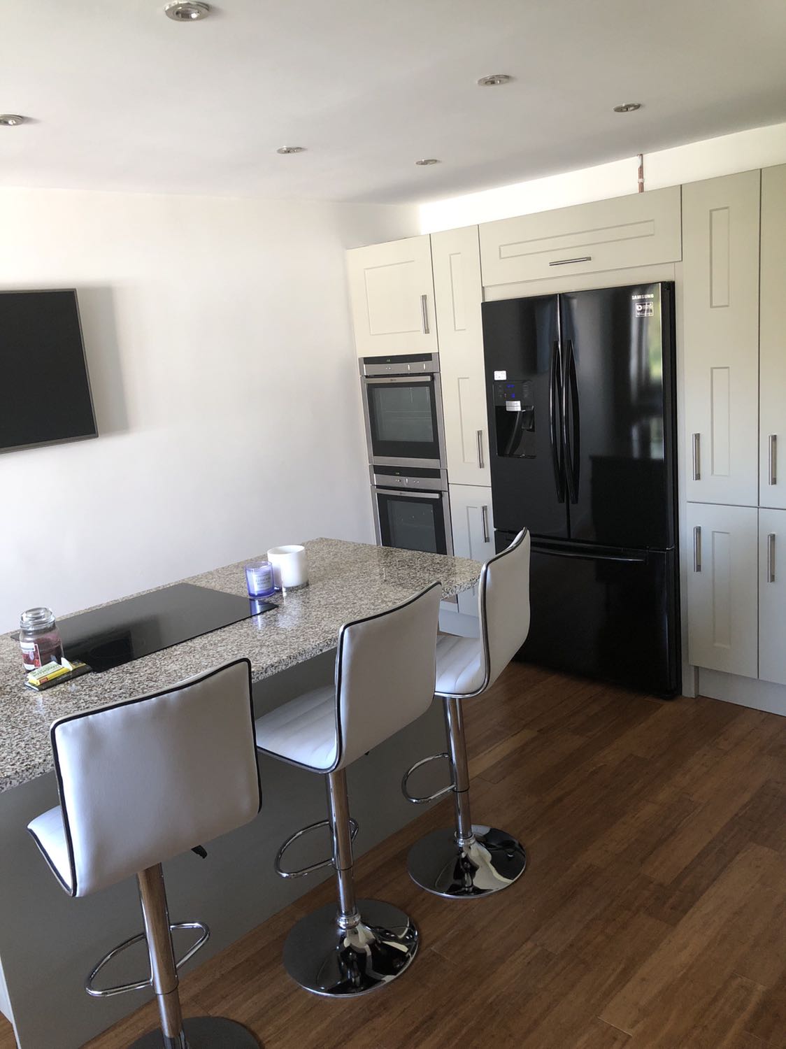 Single And Double Rooms For Rent  RoomsLocal image