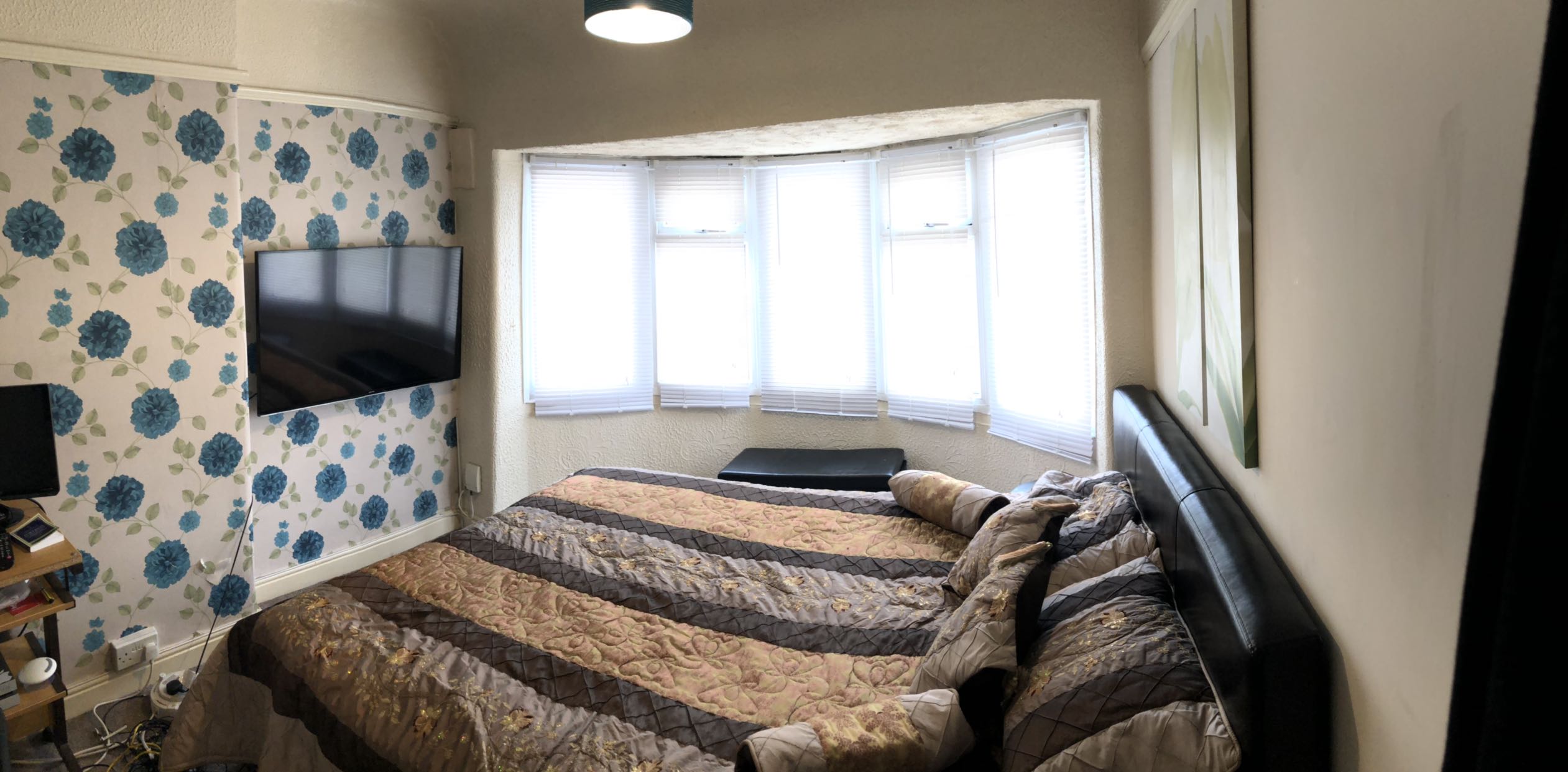 Spacious Double Room To Let  RoomsLocal image