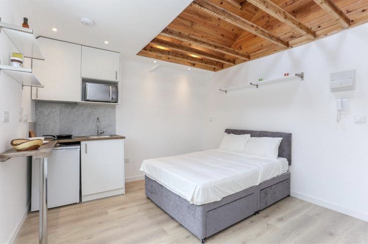 Stunning Double/single Bedsit RoomsLocal image