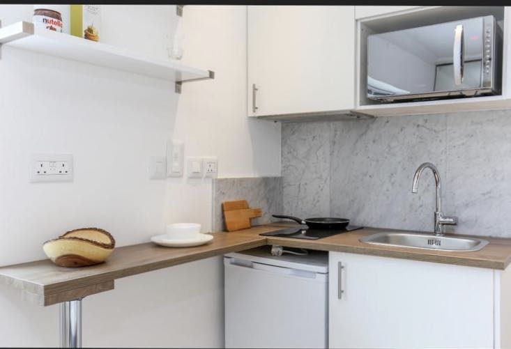 Stunning Double/single Bedsit RoomsLocal image