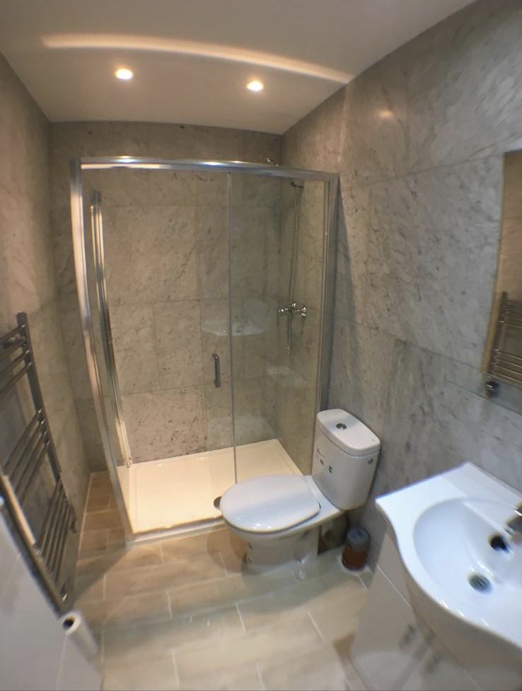 Stunning Double/single Bedsit RoomsLocal image