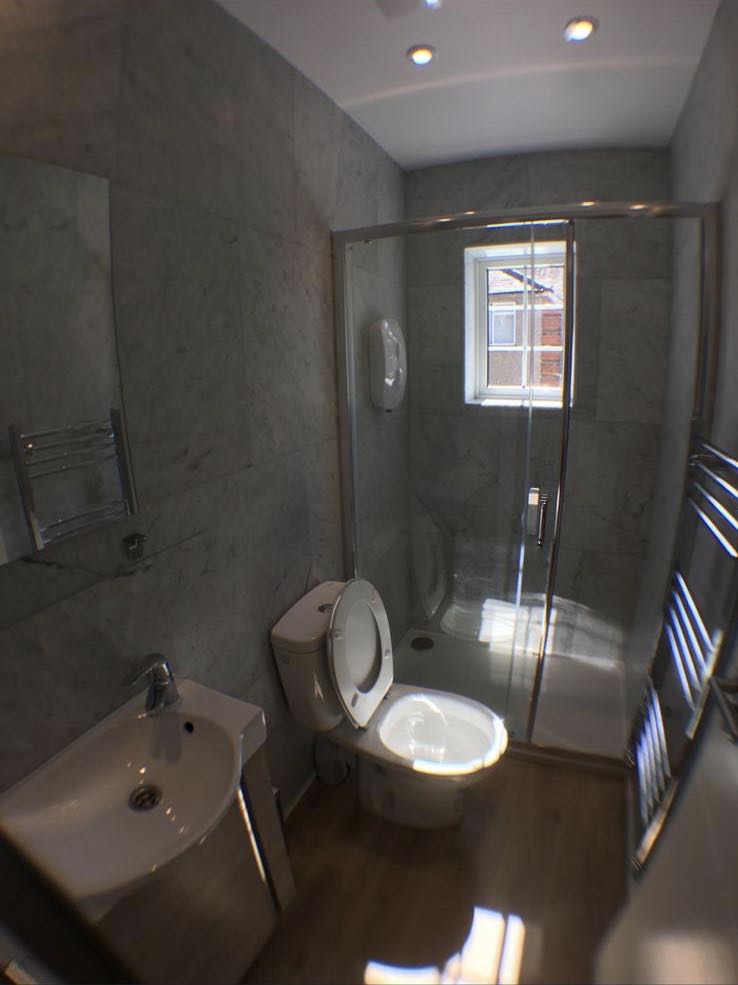 Stunning Double/single Bedsit RoomsLocal image