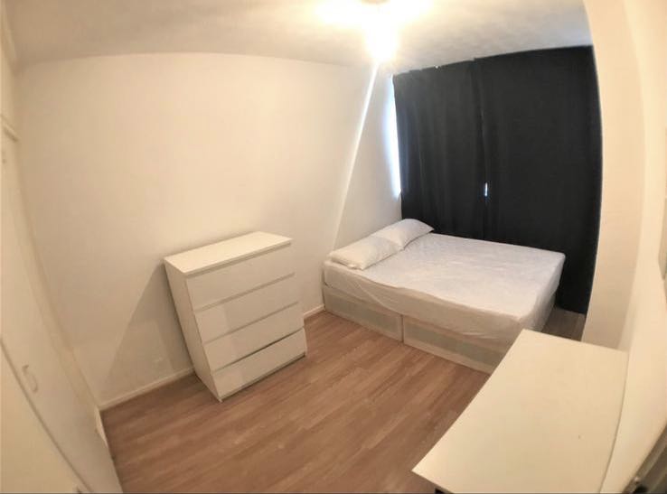 Double Bedroom In Stepney Green RoomsLocal image