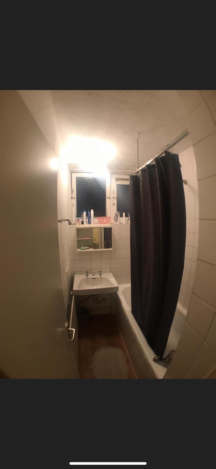 Double Bedroom In Stepney Green RoomsLocal image