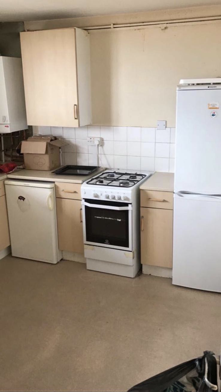 Double/twin Bedroom In Canning Town RoomsLocal image