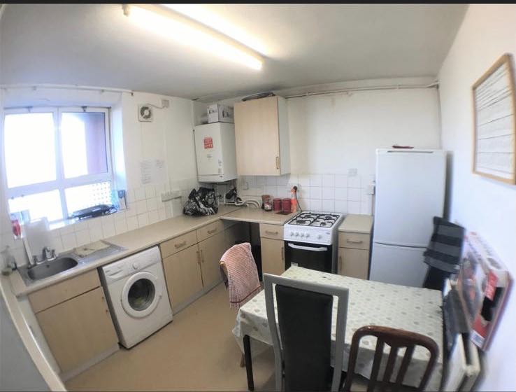 Double/twin Bedroom In Canning Town RoomsLocal image