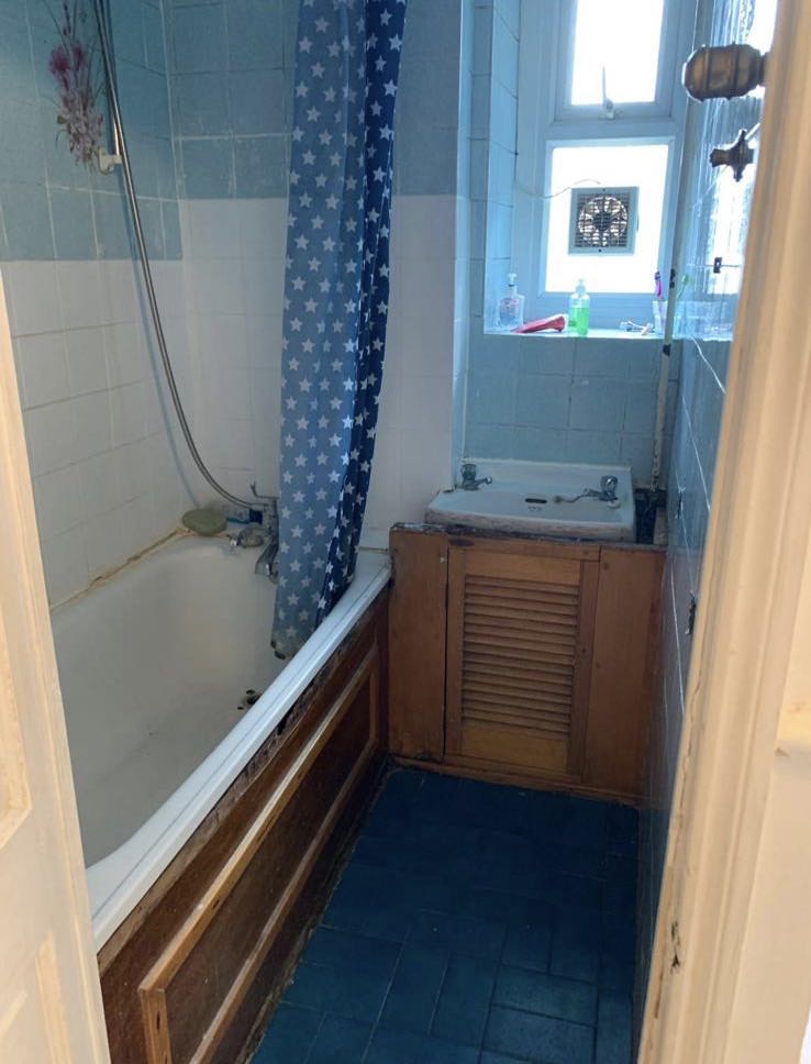 Single Bedroom In Bow Church  RoomsLocal image