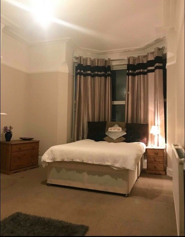 Â£250 Deposit One Month Upfront Â£381pm, Plymouth RoomsLocal image