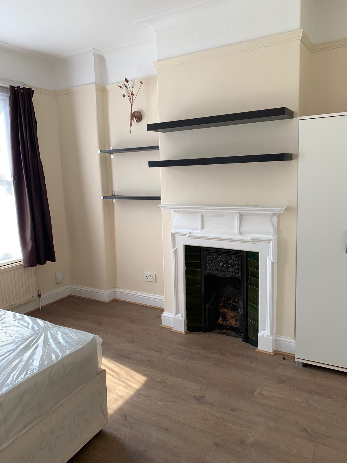4bed  RoomsLocal image