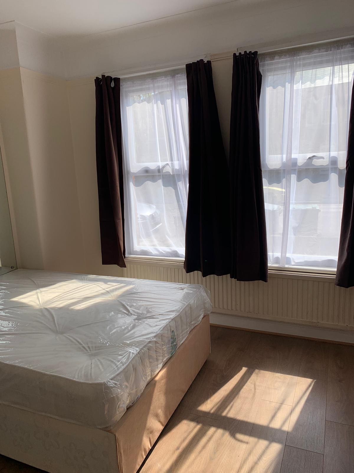 4bed  RoomsLocal image