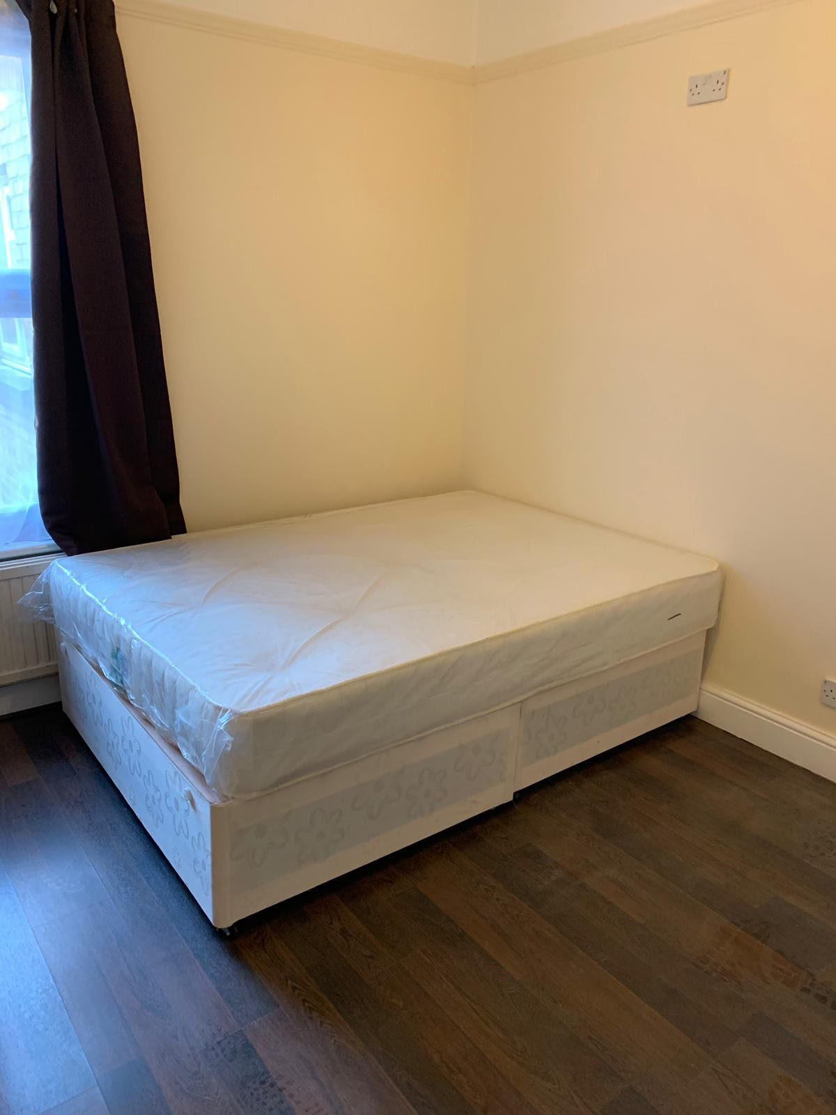 4bed  RoomsLocal image
