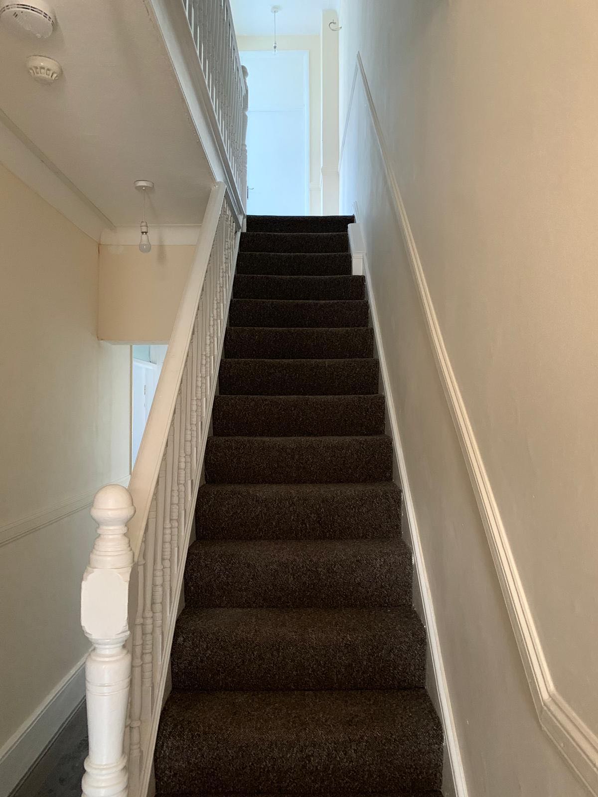 One Single One Double Room To Ren RoomsLocal image
