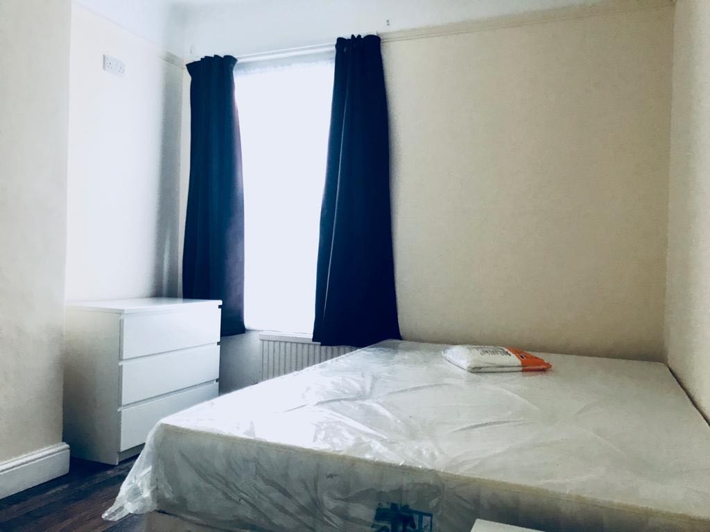 2 Room RoomsLocal image