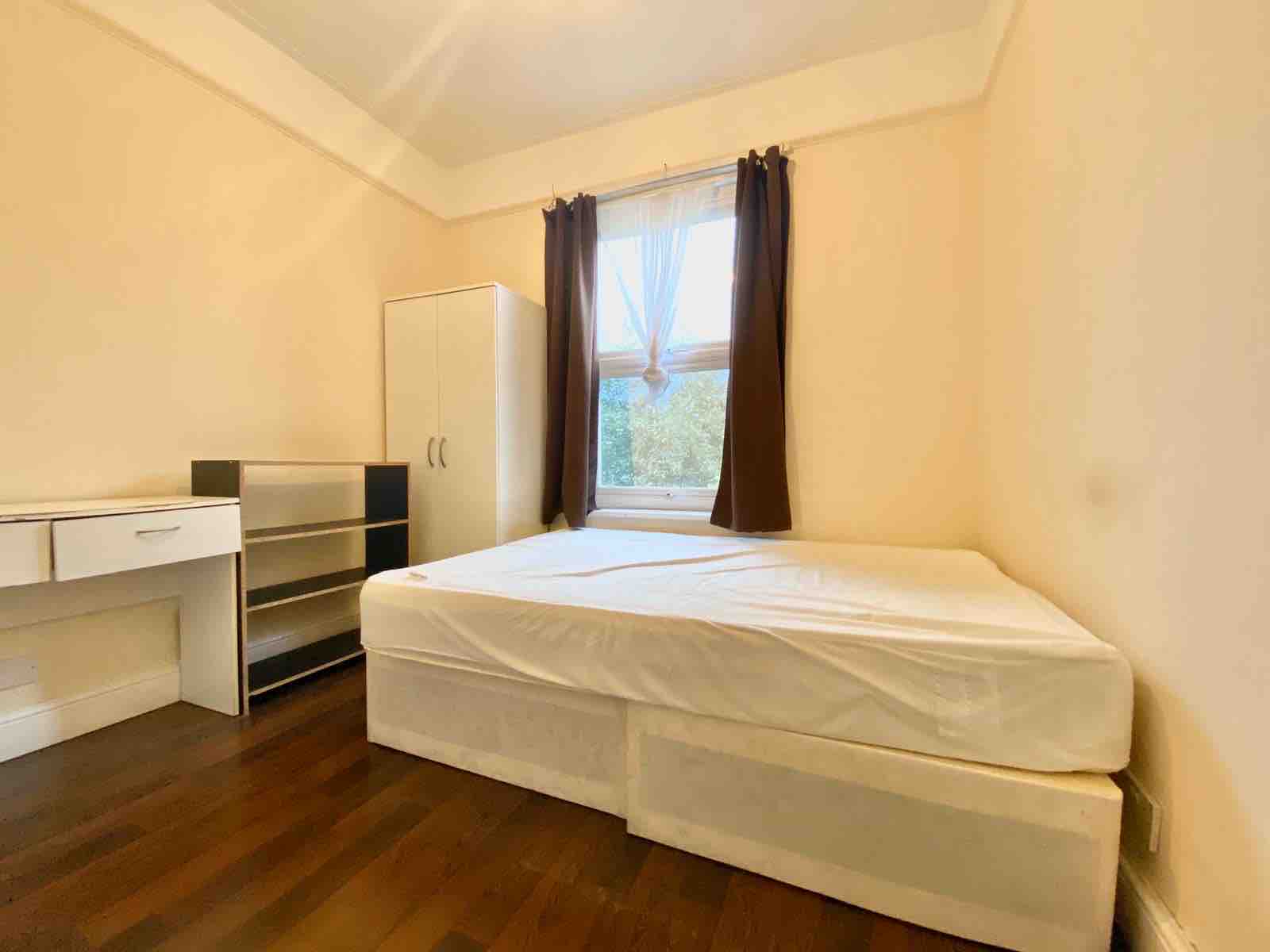 2 bedrooms available RoomsLocal image