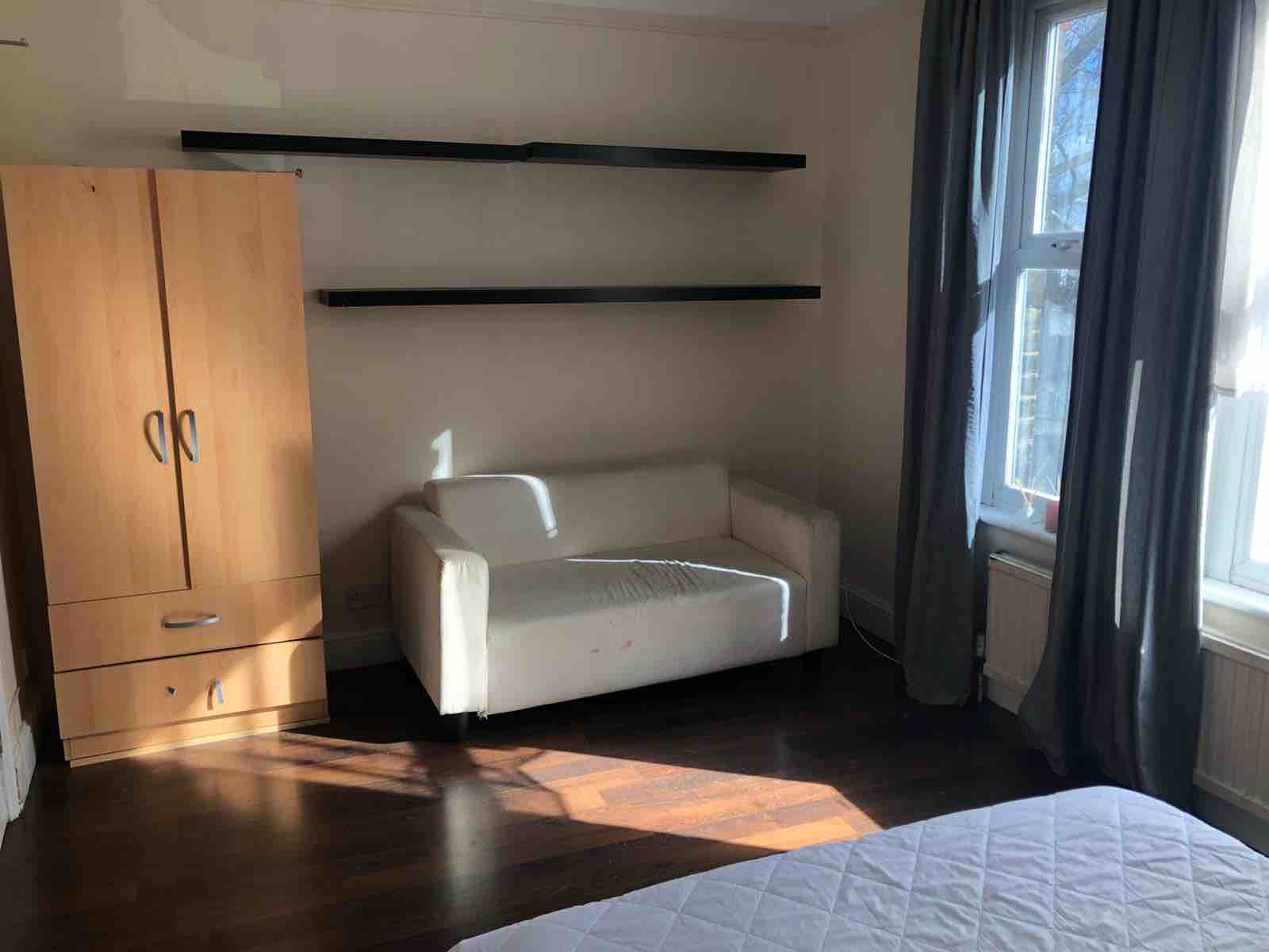 2 bedrooms available RoomsLocal image
