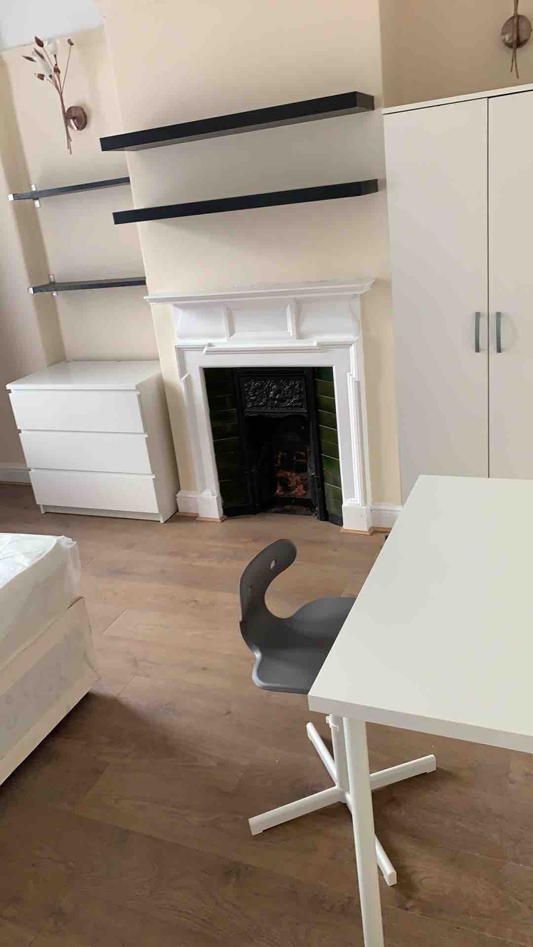 2 bedrooms available RoomsLocal image