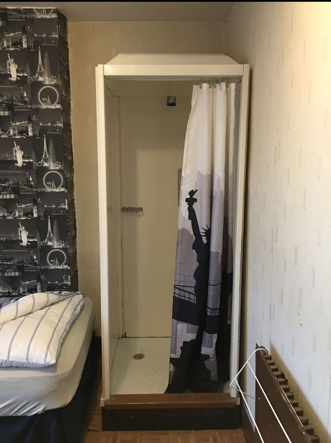 1 Double Bedroom With Walk In Shower  RoomsLocal image