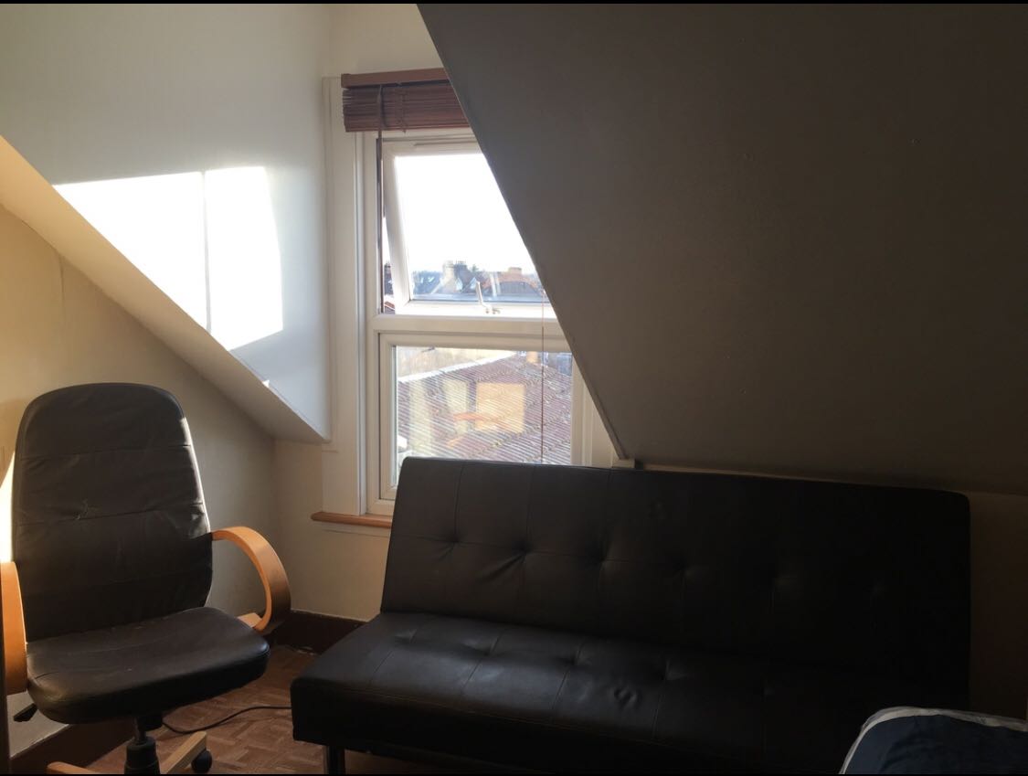 1 Double Bedroom With Walk In Shower  RoomsLocal image